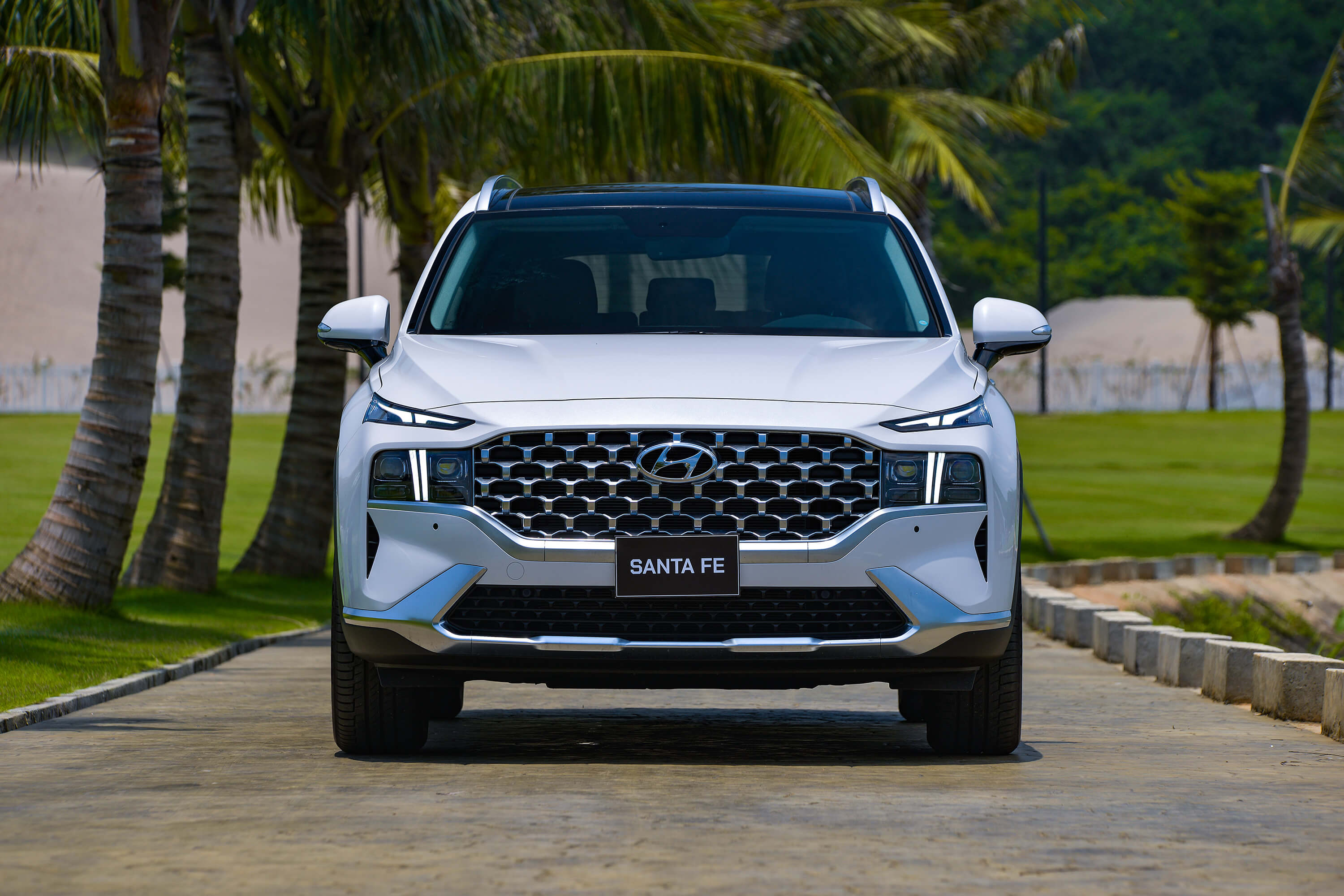 cap-nhat-gia-khuyen-mai-xe-hyundai-santa-fe-thang-7-2021