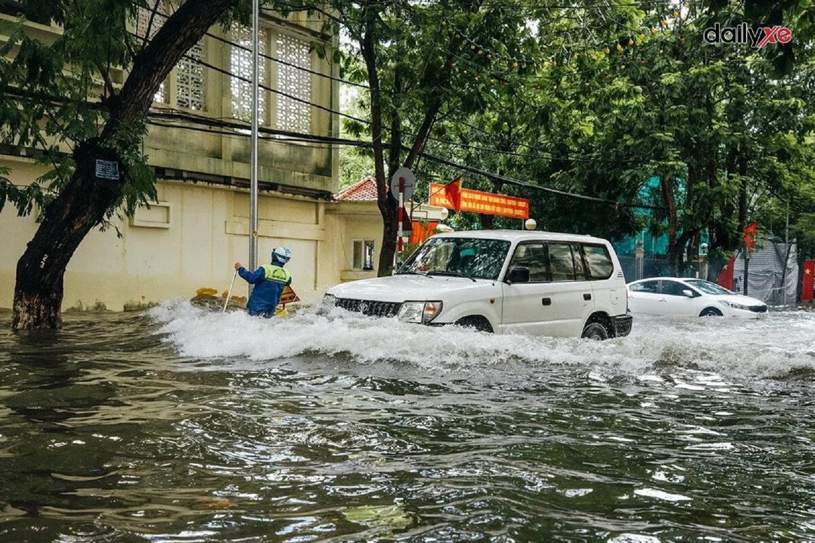 xe ô tô bị ngập nước