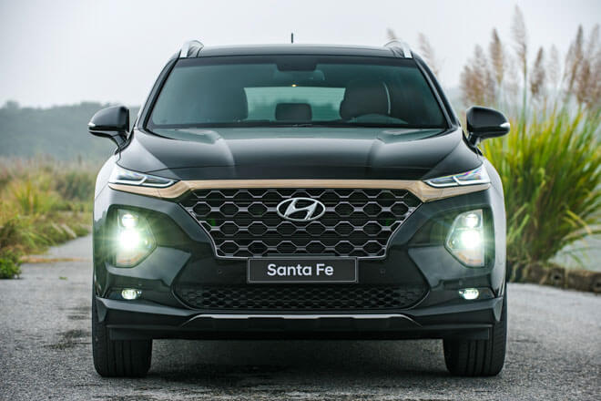 Hyundai Santa Fe thế hệ thứ 4 đã có những thay đổi hấp dẫn và đáng giá để duy trì vị thế dẫn đầu của mình trong phân khúc SUV 7 chỗ tại Việt Nam.