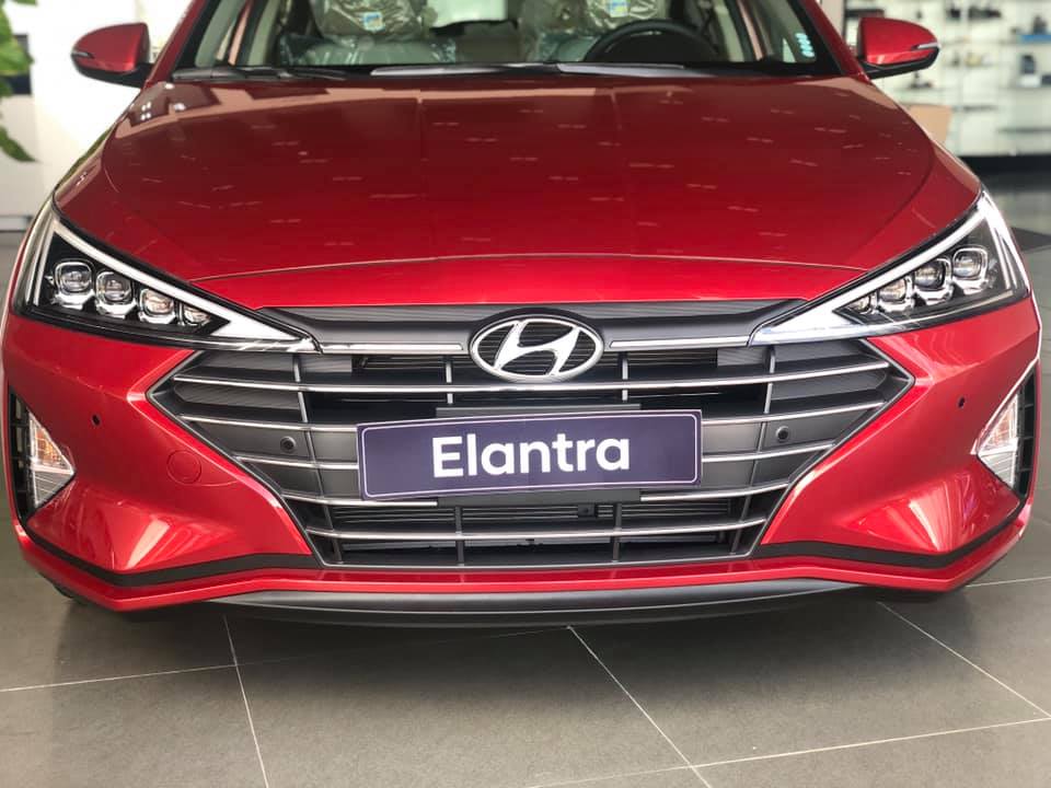 gia-xe-hyundai-elantra-lan-banh-thang-11-2021-tai-binh-thuan