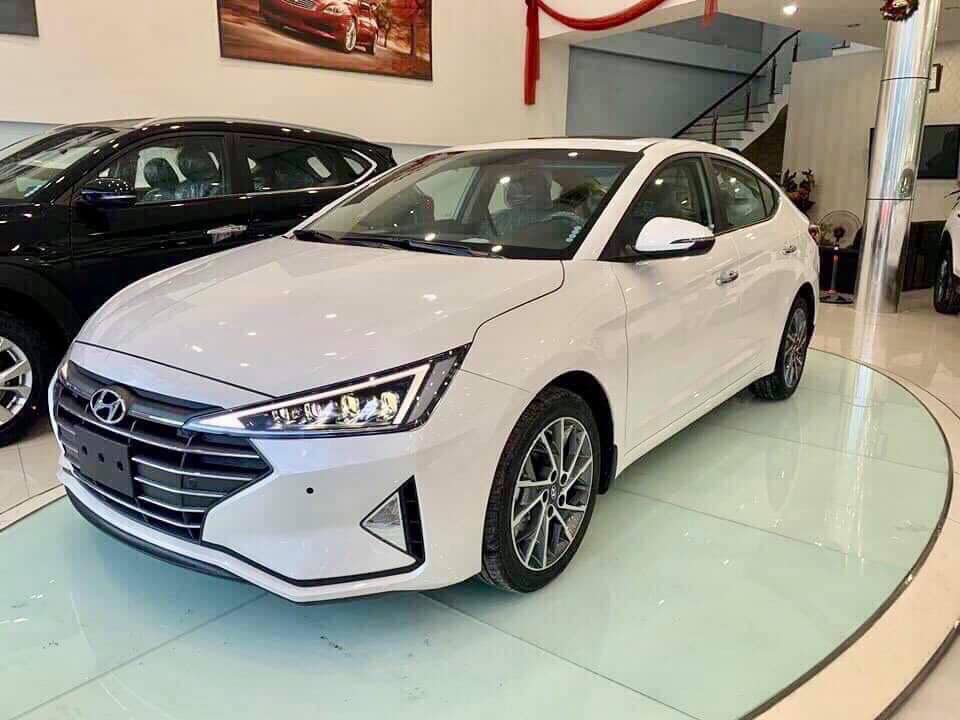 gia-xe-hyundai-elantra-lan-banh-thang-11-2021-tai-binh-thuan