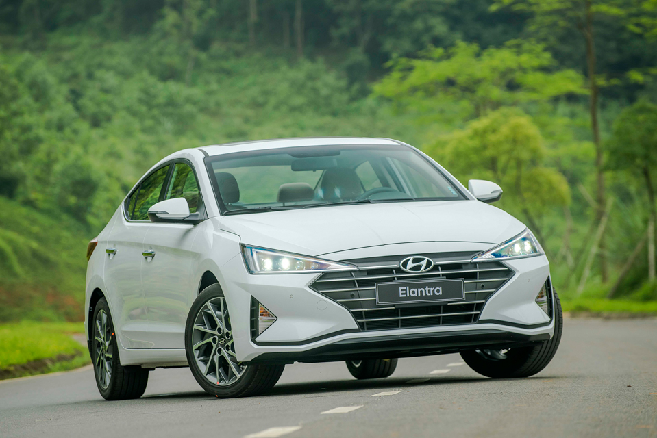 gia-xe-hyundai-elantra-lan-banh-thang-11-2021-tai-binh-thuan