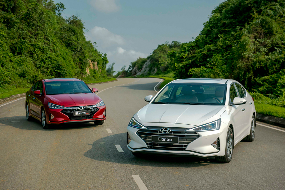 gia-xe-hyundai-elantra-lan-banh-thang-11-2021-tai-binh-thuan