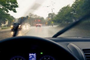 Chăm sóc ô tô mùa mưa: Tăng độ bền bằng những việc rất đơn giản